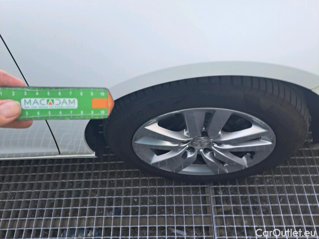  Peugeot  308 PEUGEOT  / 2017 / 5P / berlina con portón 5p Active Pack PureTech 110 S&S (AC) #21