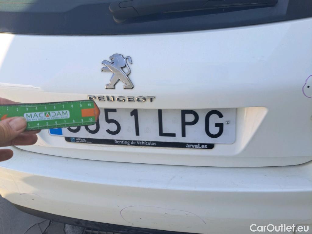  Peugeot  308 PEUGEOT  / 2017 / 5P / berlina con portón 5p Active Pack PureTech 110 S&S (AC) #45