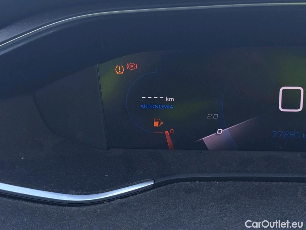  Peugeot  308 PEUGEOT  / 2017 / 5P / berlina con portón 5p Active Pack PureTech 110 S&S (AC) #59