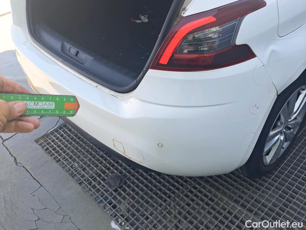  Peugeot  308 PEUGEOT  / 2017 / 5P / berlina con portón 5p Active Pack PureTech 110 S&S (AC) #26