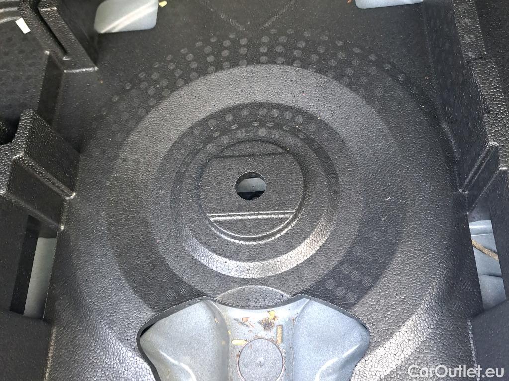  Peugeot  308 PEUGEOT  / 2017 / 5P / berlina con portón 5p Active Pack PureTech 110 S&S (AC) #14