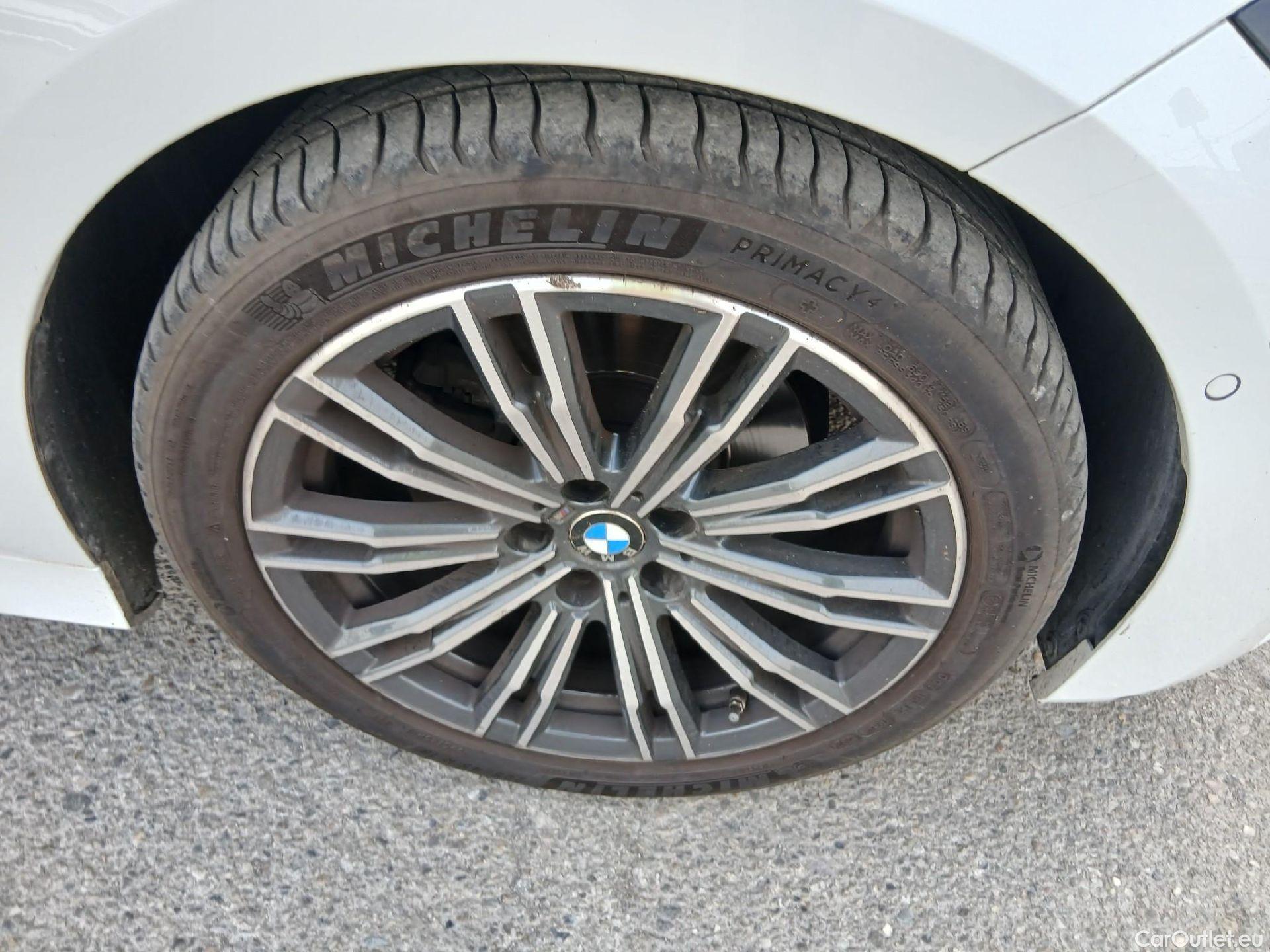  Bmw  Serie 3 BMW  / 2018 / 4P / sedán 320i Auto. # ACABADO M SPORT# #19
