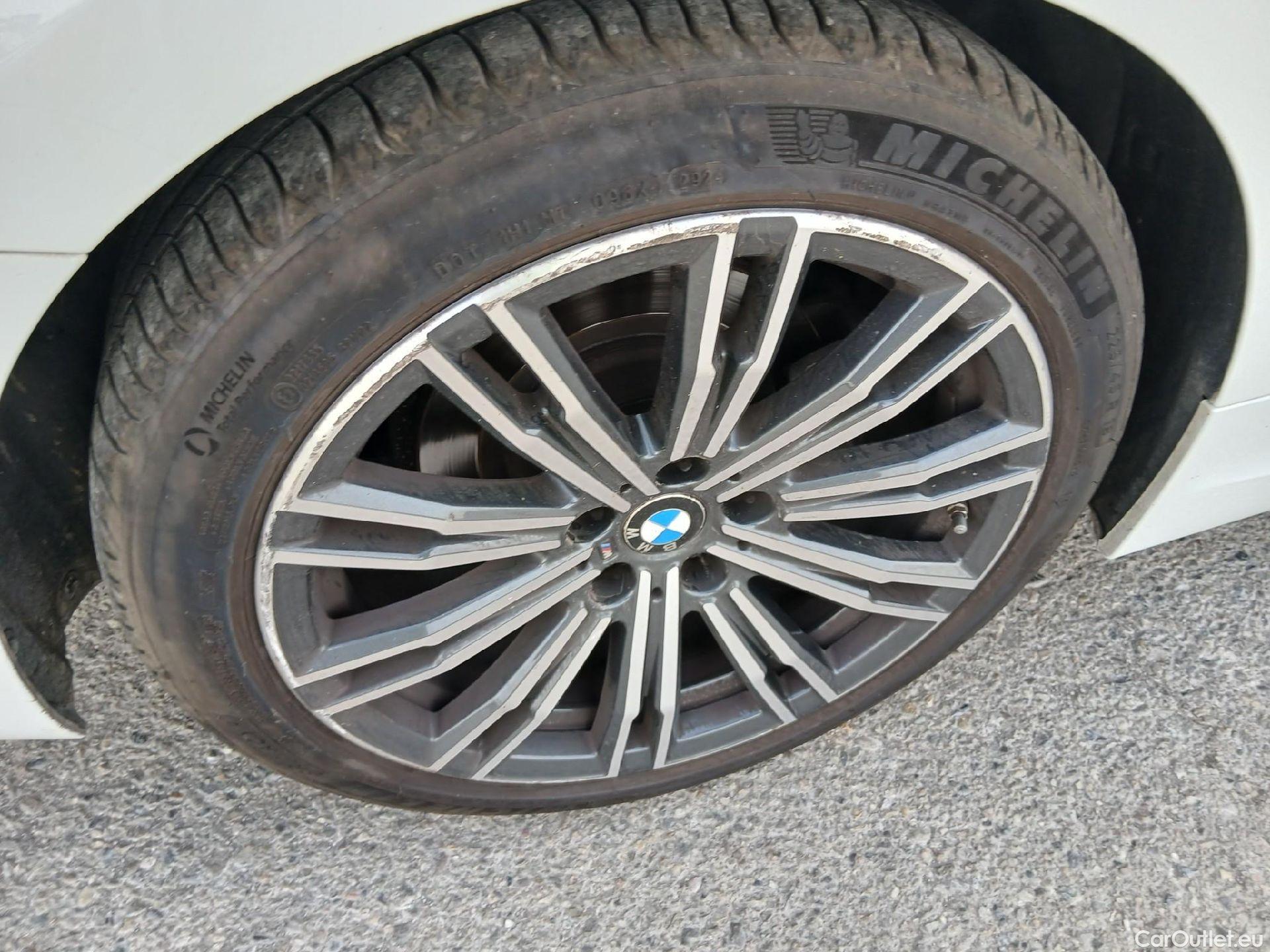  Bmw  Serie 3 BMW  / 2018 / 4P / sedán 320i Auto. # ACABADO M SPORT# #14