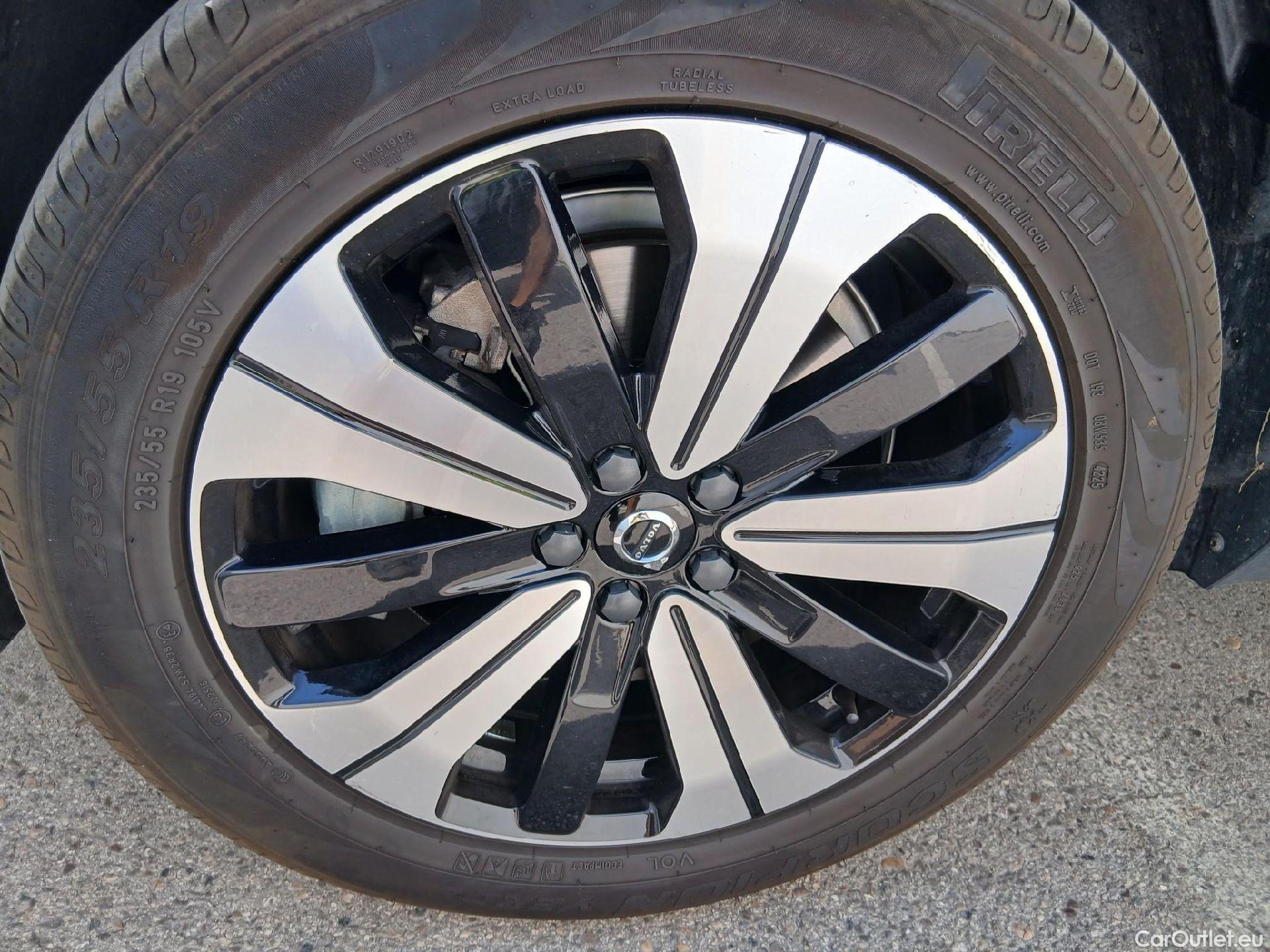  Volvo  XC60 VOLVO  2.0 T6 AWD Recharge Plus Dark Auto #6