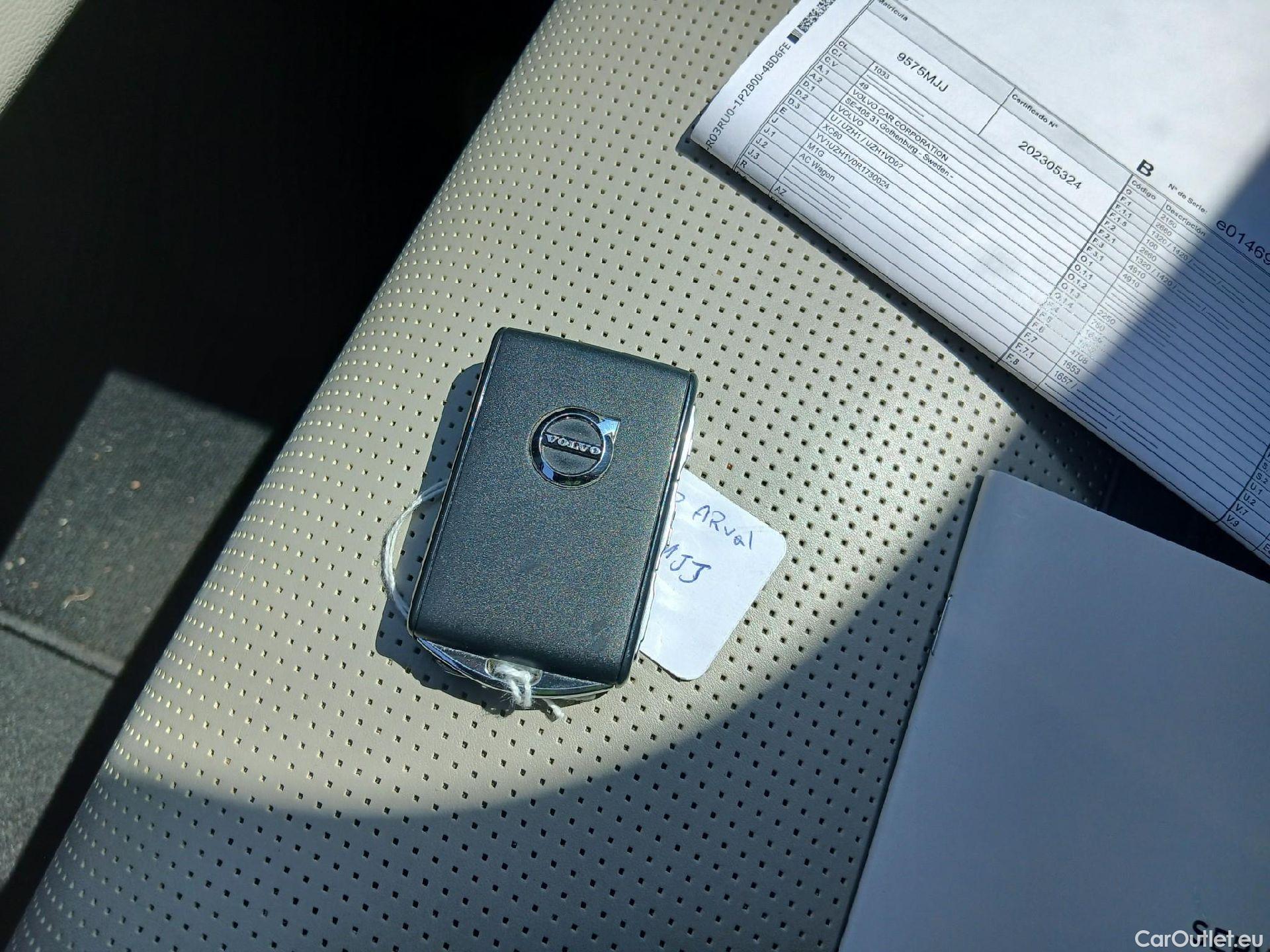  Volvo  XC60 VOLVO  2.0 T6 AWD Recharge Plus Dark Auto #1
