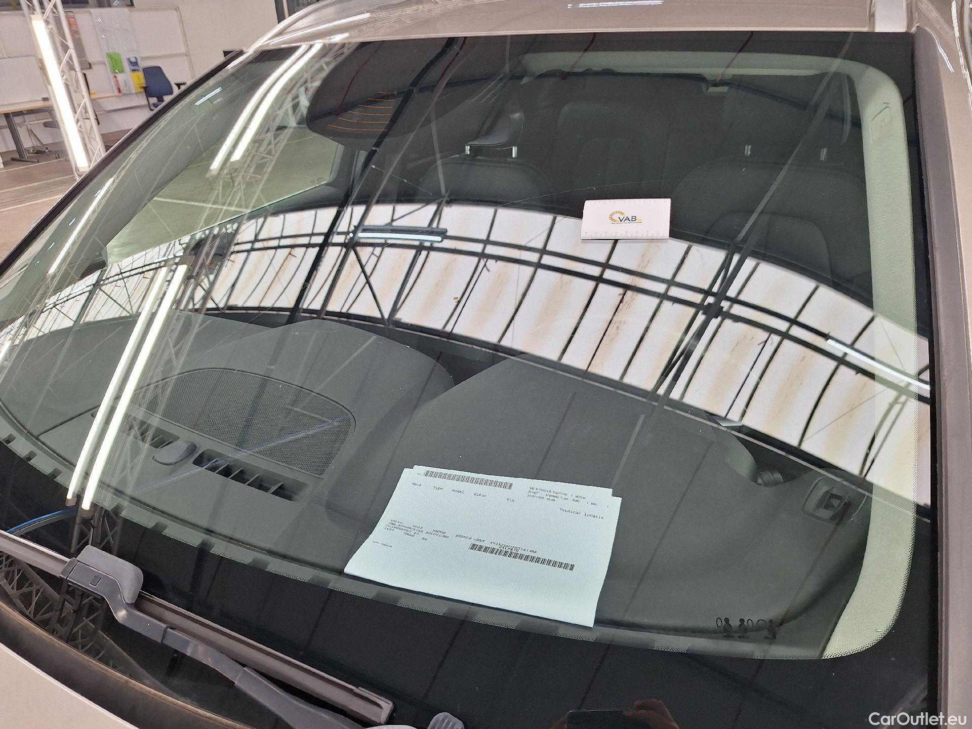  Volvo  XC 40 Volvo, XC40 '17, Volvo XC40 T4 Recharge Geartronic Inscription 5d #28