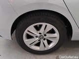  Volkswagen  Golf  VOLKSWAGEN / 2019 / 5P / BERLINA 1.0 ETSI 81KW EVO LIFE DSG #73