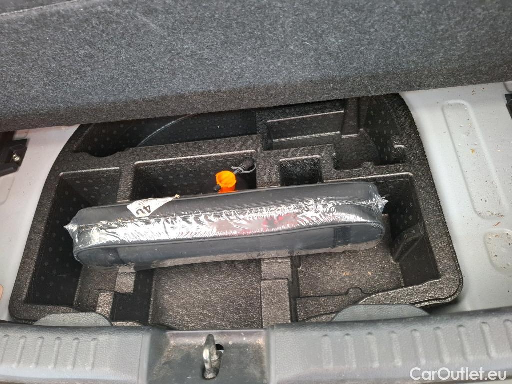  Toyota  Yaris TOYOTA  Hybride / 2019 / 5P / Berline Hybride 116h Dynamic Business Beyond Zer #37