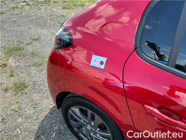  Peugeot  208  1.2PT 100 Active Pack 5d #13