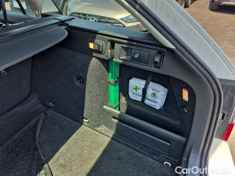  Skoda  Octavia  Combi  (5E5)(03.2017->)  Com 1.6TDI 85 Style #17