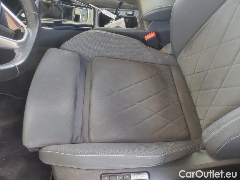  Volkswagen  Golf  VIII (CD1) (2019) Var.2.0TDI 110 Style 5d #8