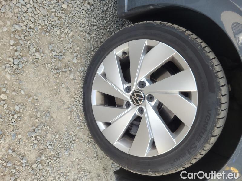  Volkswagen  Golf  VIII (CD1) (2019) Var.2.0TDI 110 Style 5d #14