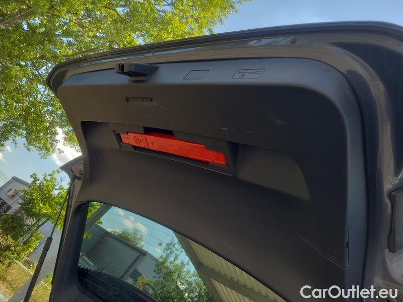  Volkswagen  Golf  VIII (CD1) (2019) Var.2.0TDI 110 Style 5d #12