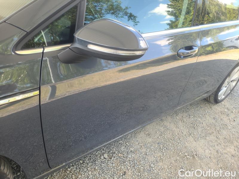  Volkswagen  Golf  VIII (CD1) (2019) Var.2.0TDI 110 Style 5d #4