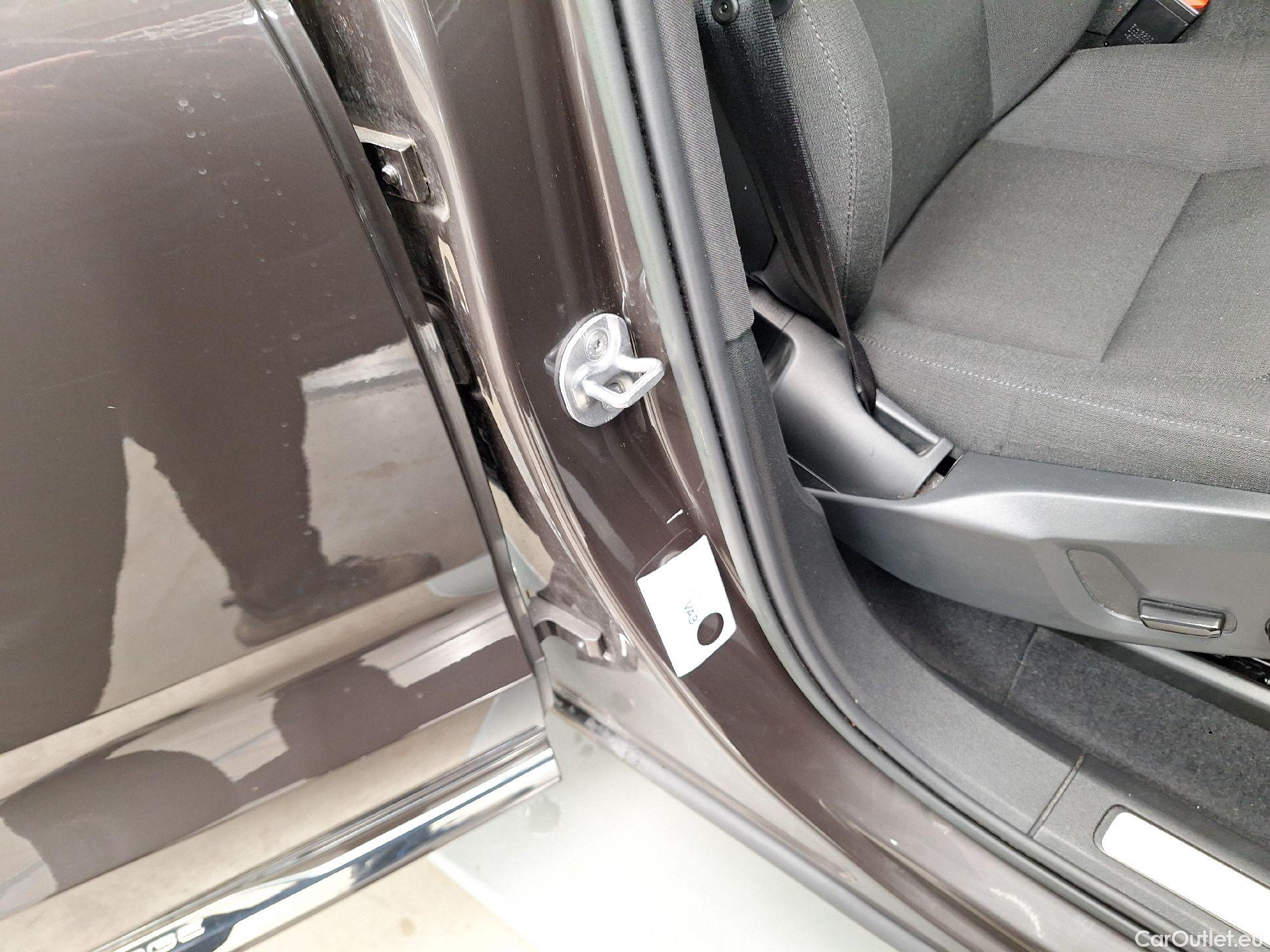  Volvo  XC60 Volvo,  FL'21 PHEV, Volvo  T6 PHEV 4x4 Inscription Expr. Aut. 5d #8
