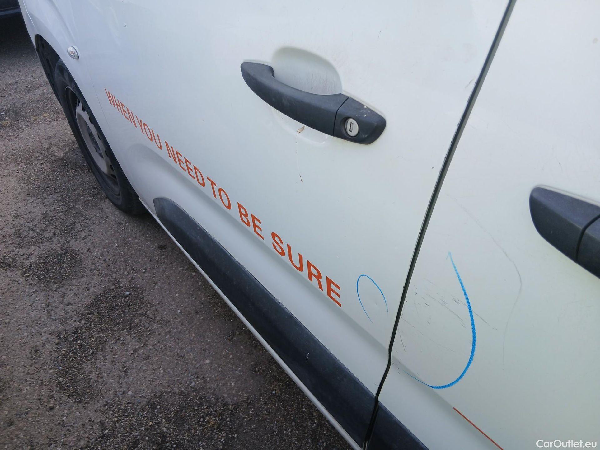  Citroen  Berlingo CITROEN  / 2018 / 5P / furgón derivado de turismo Doble Cab. Talla XL BlueHDi 100 CONTROL #30