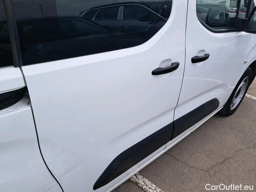  Citroen  Berlingo CITROEN  / 2018 / 4P / combi Talla M BlueHDi 100 LIVE (AC) #15