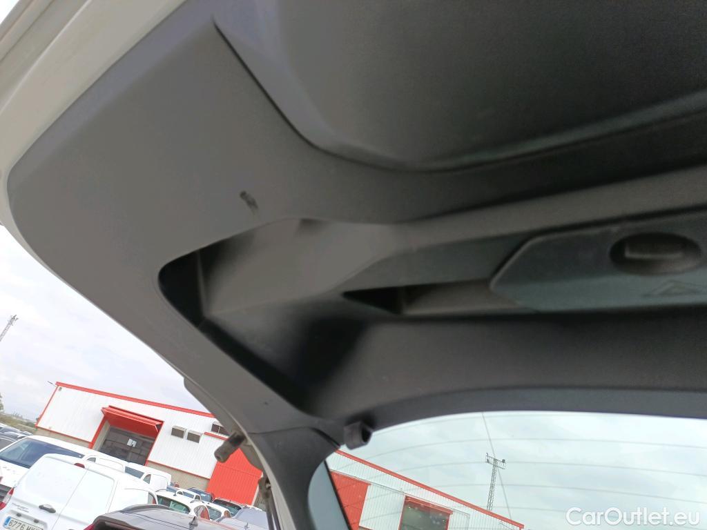  Peugeot  2008 PEUGEOT  / 2019 / 5P / todoterreno Active Pack BlueHDI 81kW (110CV) #12