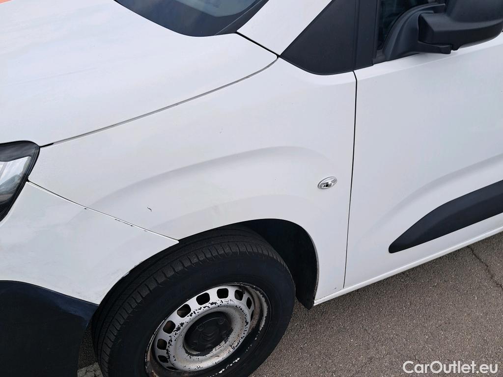  Citroen  Berlingo CITROEN  / 2018 / 4P / combi Talla M BlueHDi 100 LIVE (AC) #31