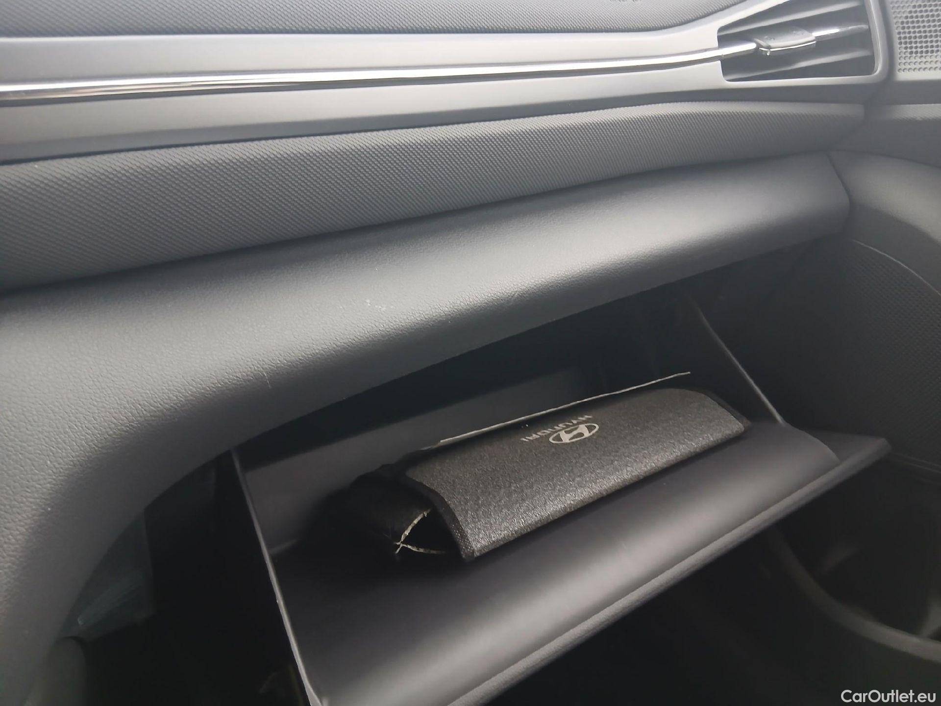  Hyundai   Ioniq HYUNDAI / 2019 / 5P / berlina con portón 1.6 GDI HEV Klass DCT #1
