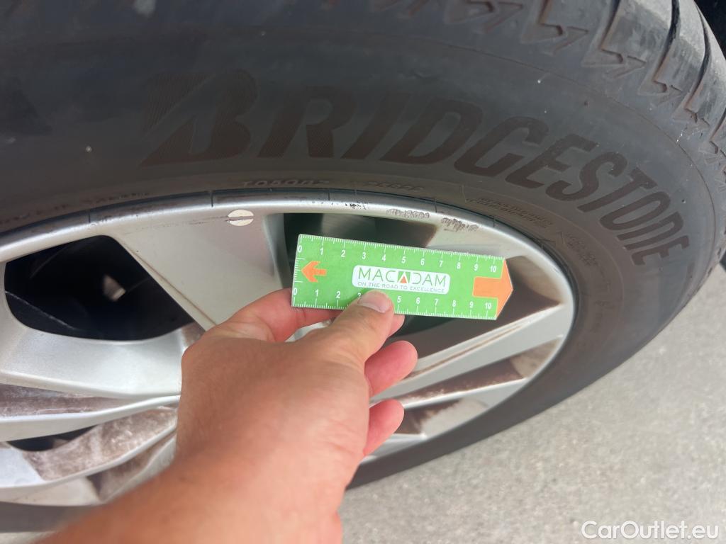  Hyundai  Tucson HYUNDAI  / 2018 / 5P / todoterreno 1.6 CRDI 85kW (116CV) 48V SLE 4X2(SP)(SL) #13