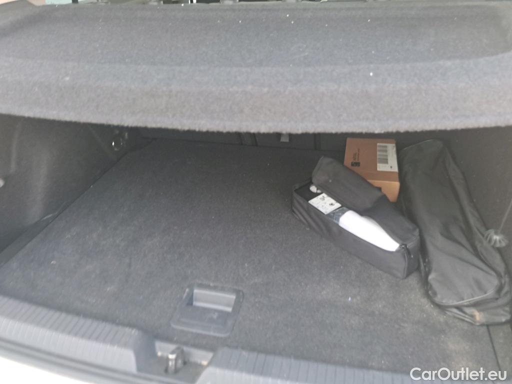  Volkswagen  Golf  VOLKSWAGEN / 2020 / 5P / berlina con portón Life 2.0 TDI 85kW (115CV) #13