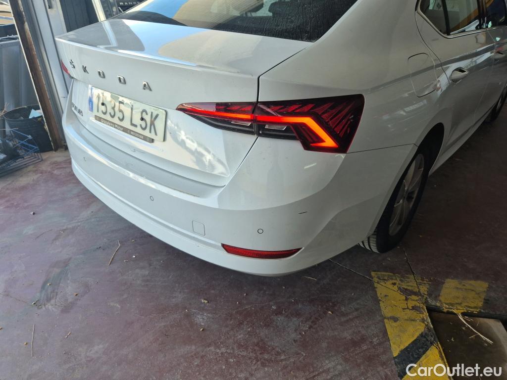  Skoda  Octavia SKODA  / 2020 / 5P / berlina con portón 2.0 TDI 85kW (115 CV) Manual Ambition #4