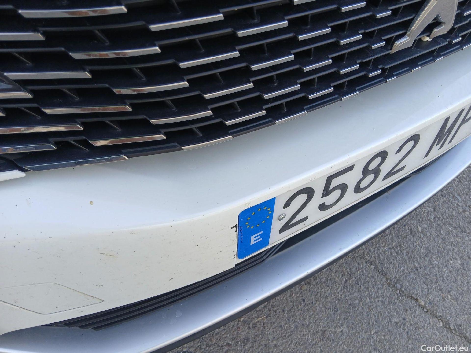  Peugeot  3008  Allure Pack 1.2 PureTech 130CV MT6 E6d #1