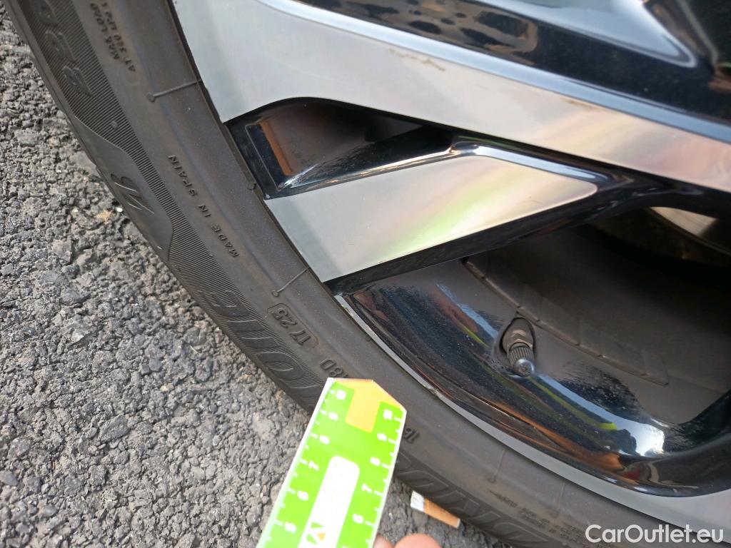  Toyota  C-HR TOYOTA  / 2019 / 5P / todoterreno 2.0 180H Advance #44