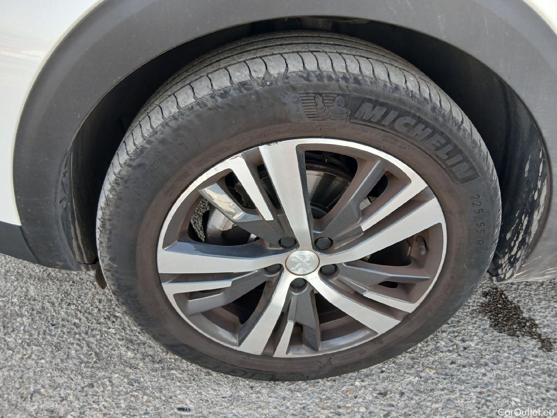  Peugeot  3008  Allure Pack 1.2 PureTech 130CV MT6 E6d #6