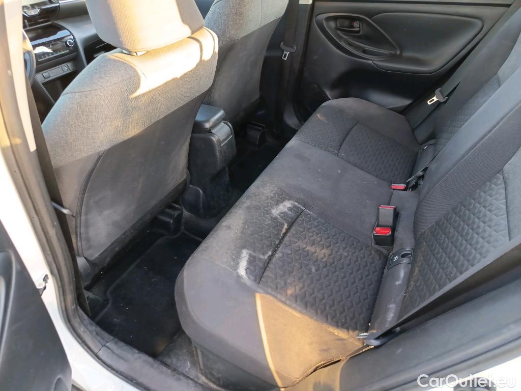  Toyota  Yaris Cross TOYOTA  / 2021 / 5P / todoterreno 1.5 120H Business Plus #3