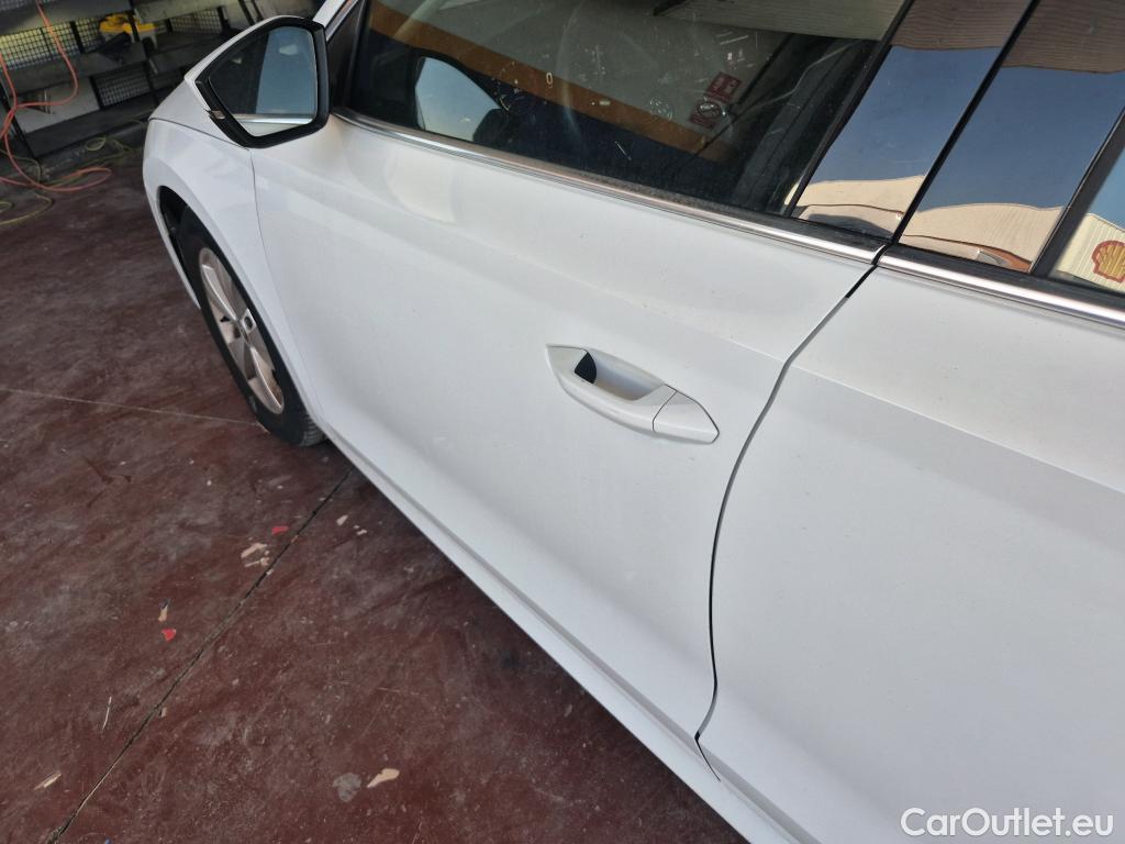  Skoda  Octavia SKODA  / 2020 / 5P / berlina con portón 2.0 TDI 85kW (115 CV) Manual Ambition #16