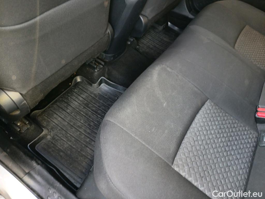  Toyota  C-HR TOYOTA  / 2019 / 5P / todoterreno 2.0 180H Advance #21
