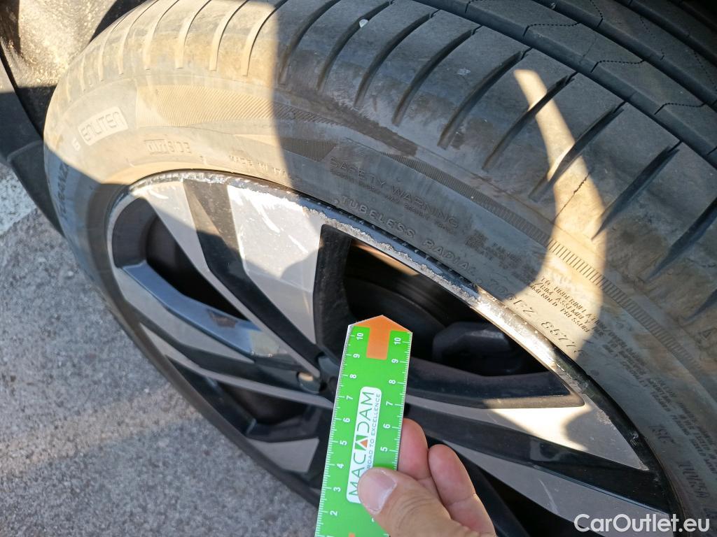  Volvo  XC 40 VOLVO XC40 / 2021 / 5P / todoterreno 2.0 B3 G Plus Dark Auto #9