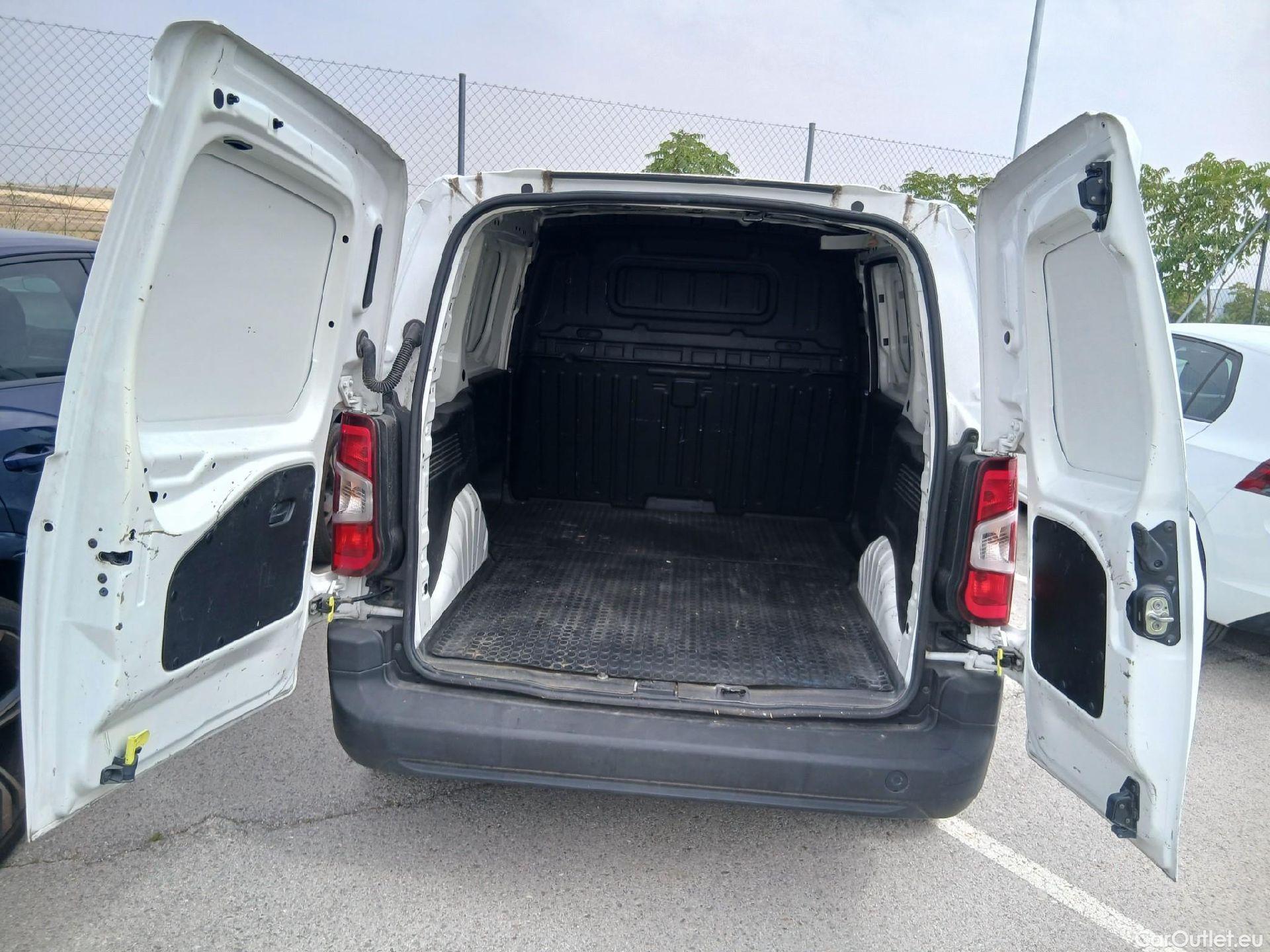  Peugeot  Partner PEUGEOT  / 2018 / 3P / furgón derivado de turismo Pro Standard 600kg BlueHDi 73kW (AC) #20