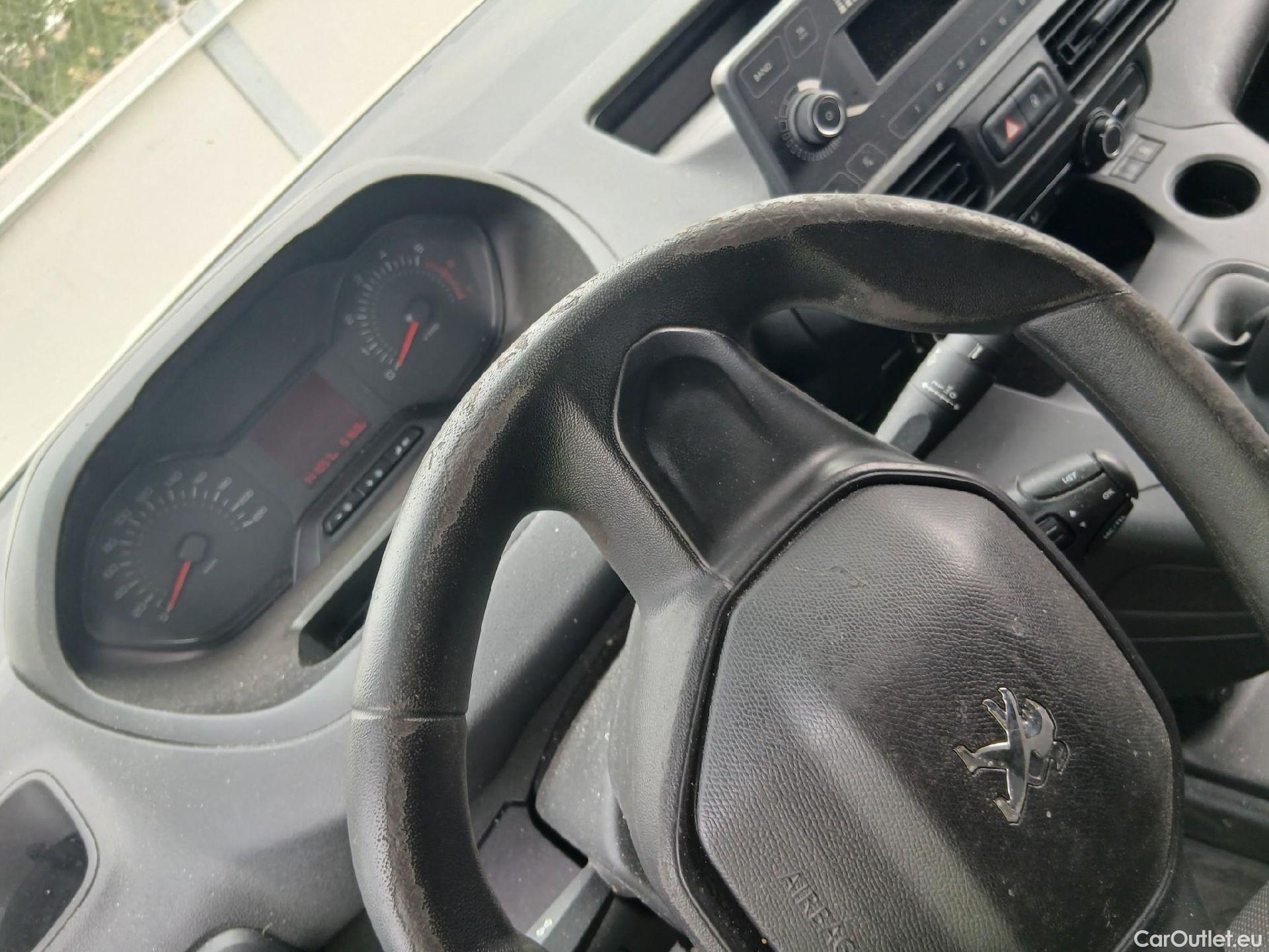  Peugeot  Partner PEUGEOT  / 2018 / 3P / furgón derivado de turismo Pro Standard 600kg BlueHDi 73kW (AC) #10