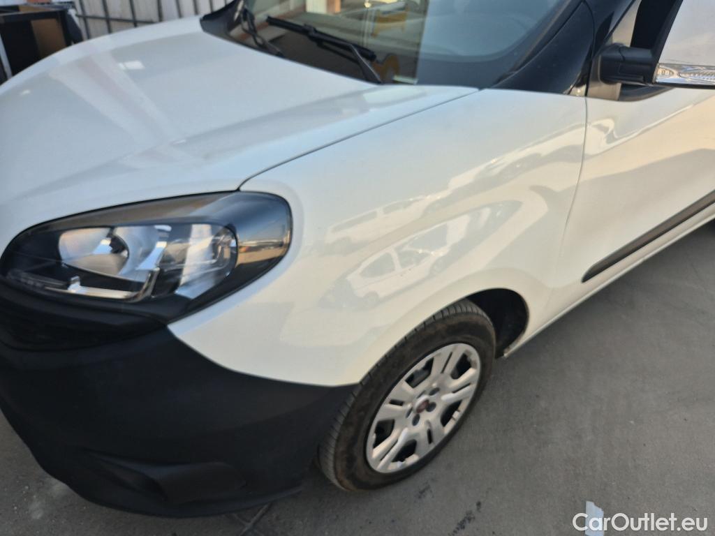  Fiat  Doblo FIAT Doblò Cargo/2015/4P/furgón derivado de turismo Cargo SX 1.6 Mjet 66kW (90CV) (AC) #27