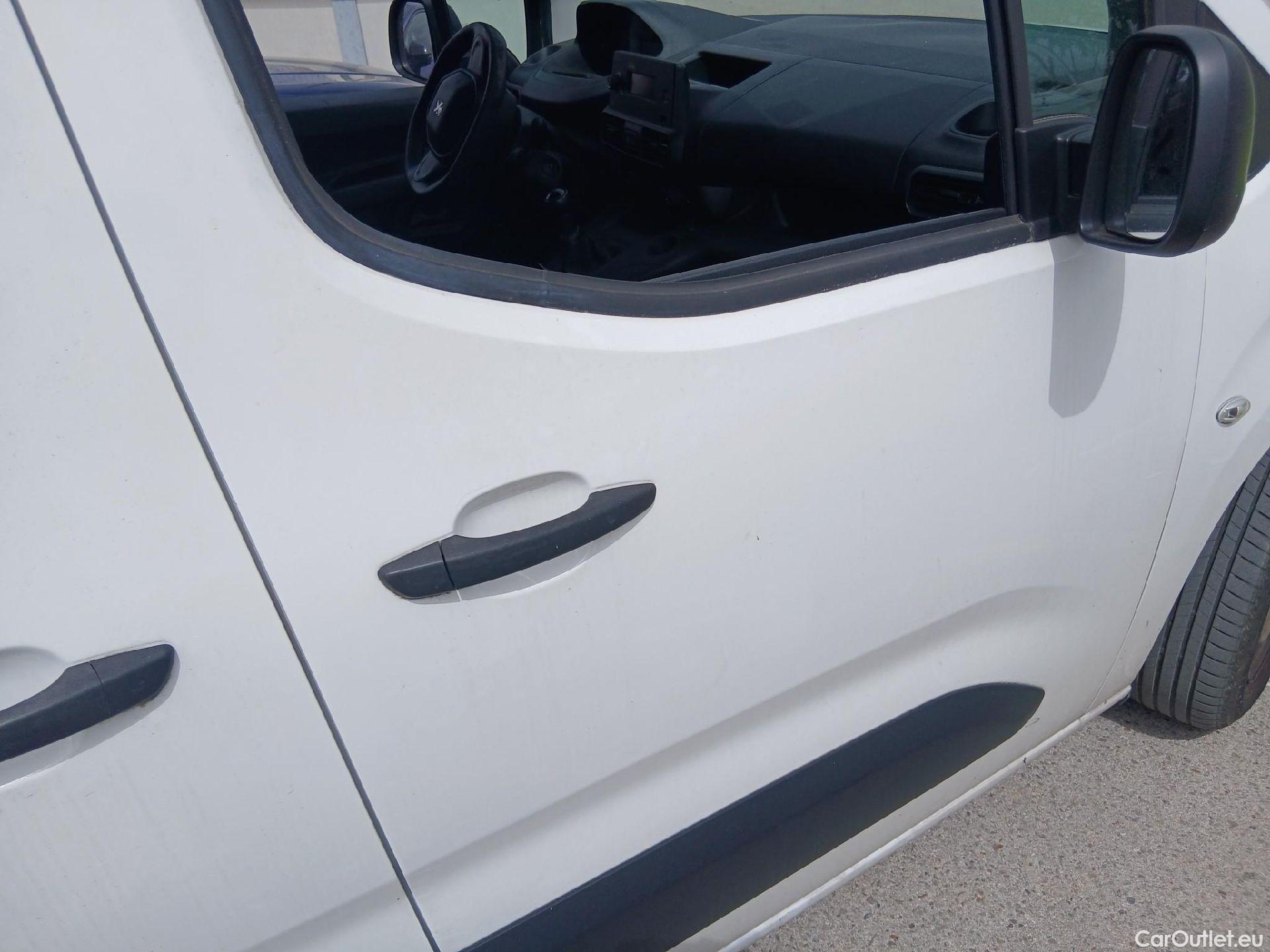  Peugeot  Partner PEUGEOT  / 2018 / 3P / furgón derivado de turismo Pro Standard 600kg BlueHDi 73kW (AC) #28