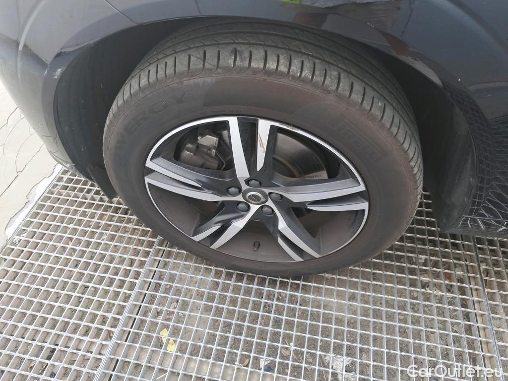  Volvo  XC60 VOLVO  / 2017 / 5P / todoterreno 2.0 B4 D R-Design Auto #1