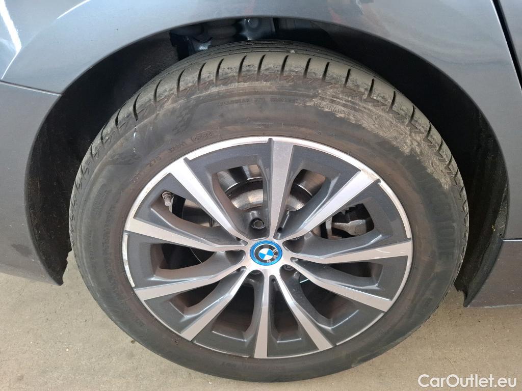  Bmw  Serie 3 BMW Série 3 Berline / 2018 / 4P / Berline 330e 292ch Business Design BVA8 Hybride #17