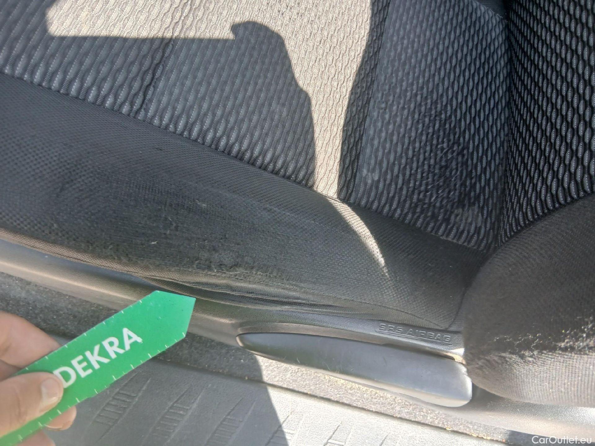 Toyota  Hilux TOYOTA  VU 2p 7G pickup 2.4 D-4D Cabina Extra GX 4x4 #3