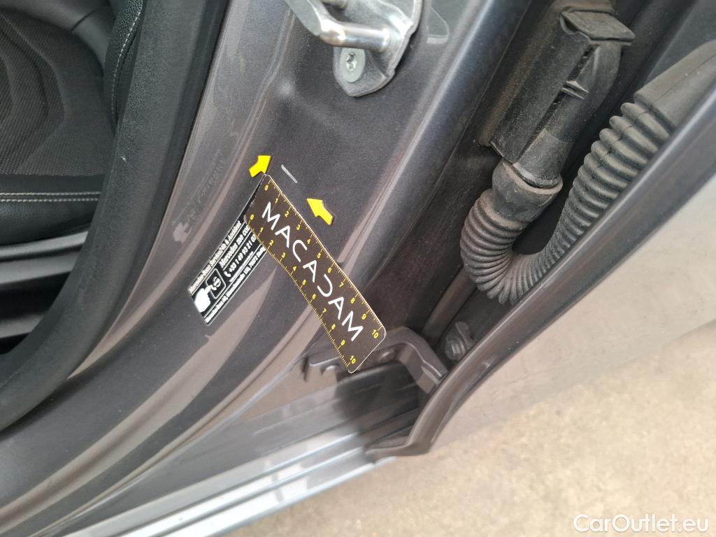  Mercedes  A-Klasse MERCEDES-BENZ Classe A Berline / 2018 / 4P / Berline A 180 d Business Line 8G-DCT #52