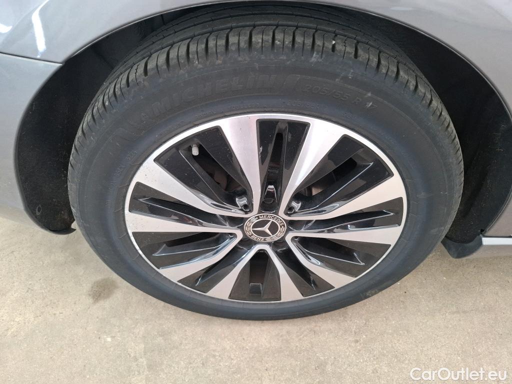  Mercedes  A-Klasse MERCEDES-BENZ Classe A Berline / 2018 / 4P / Berline A 180 d Business Line 8G-DCT #19