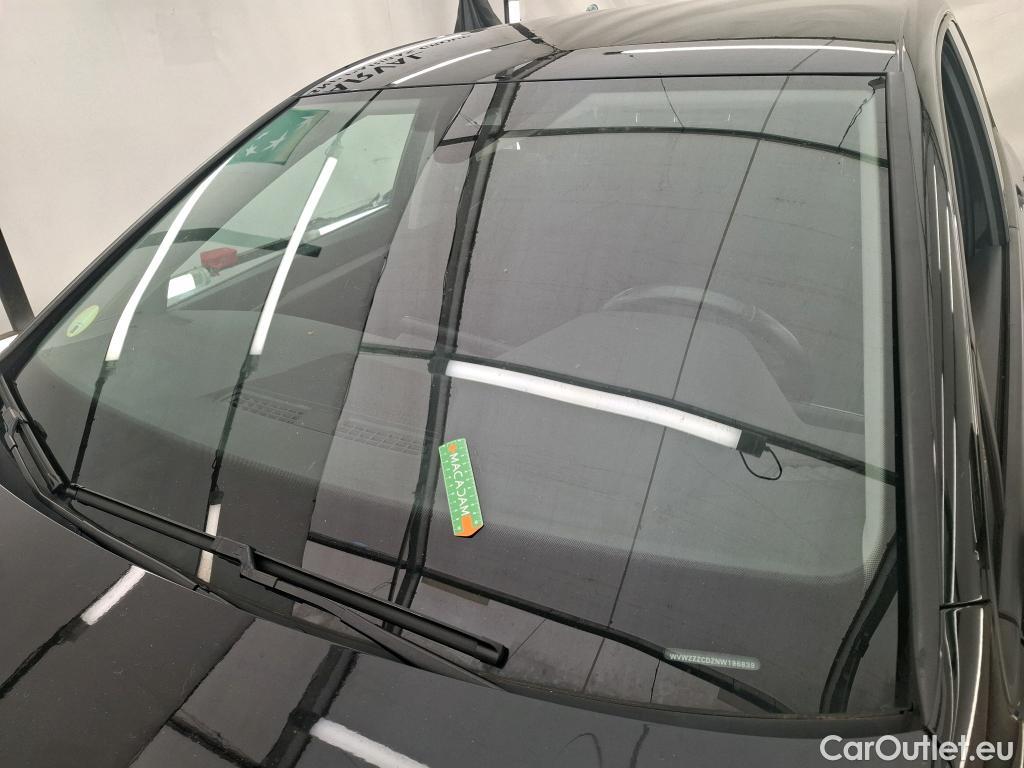  Volkswagen  Golf  VOLKSWAGEN / 2020 / 5P / Berline 2.0 TDI SCR 150 DSG7 Life Busi #1