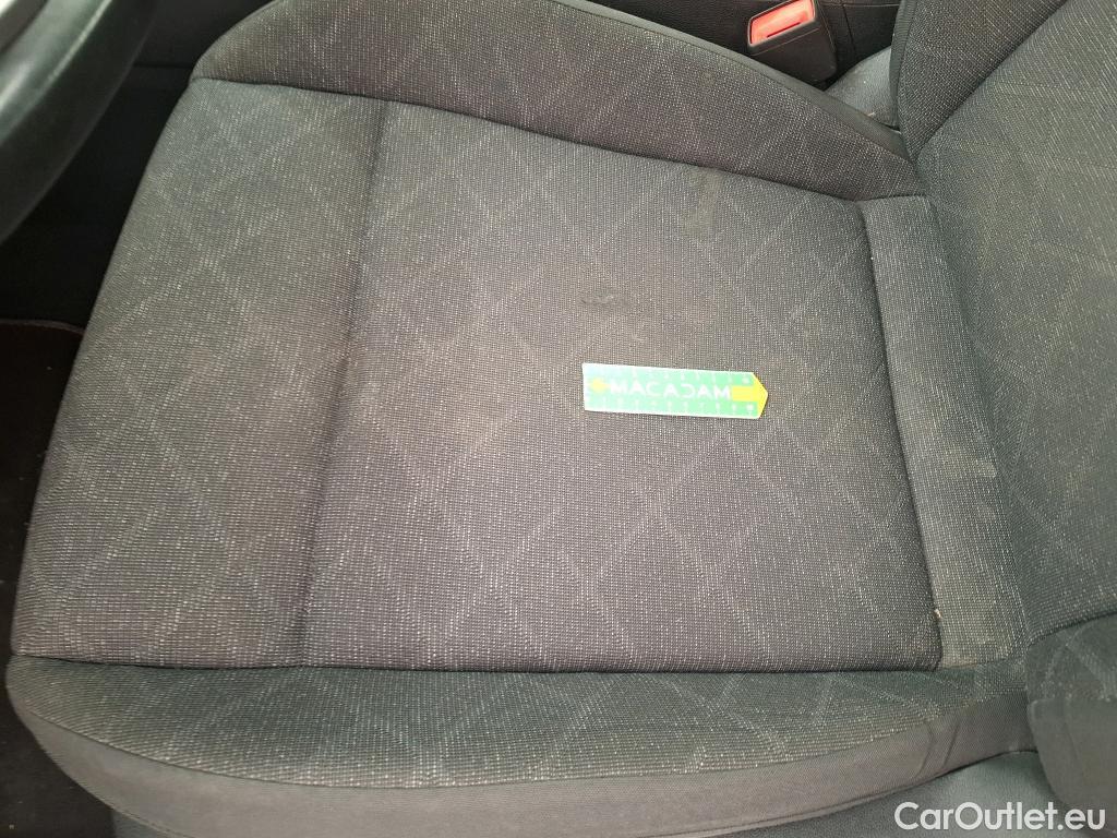  Volkswagen  Golf  VOLKSWAGEN / 2020 / 5P / Berline 2.0 TDI SCR 150 DSG7 Life Busi #26