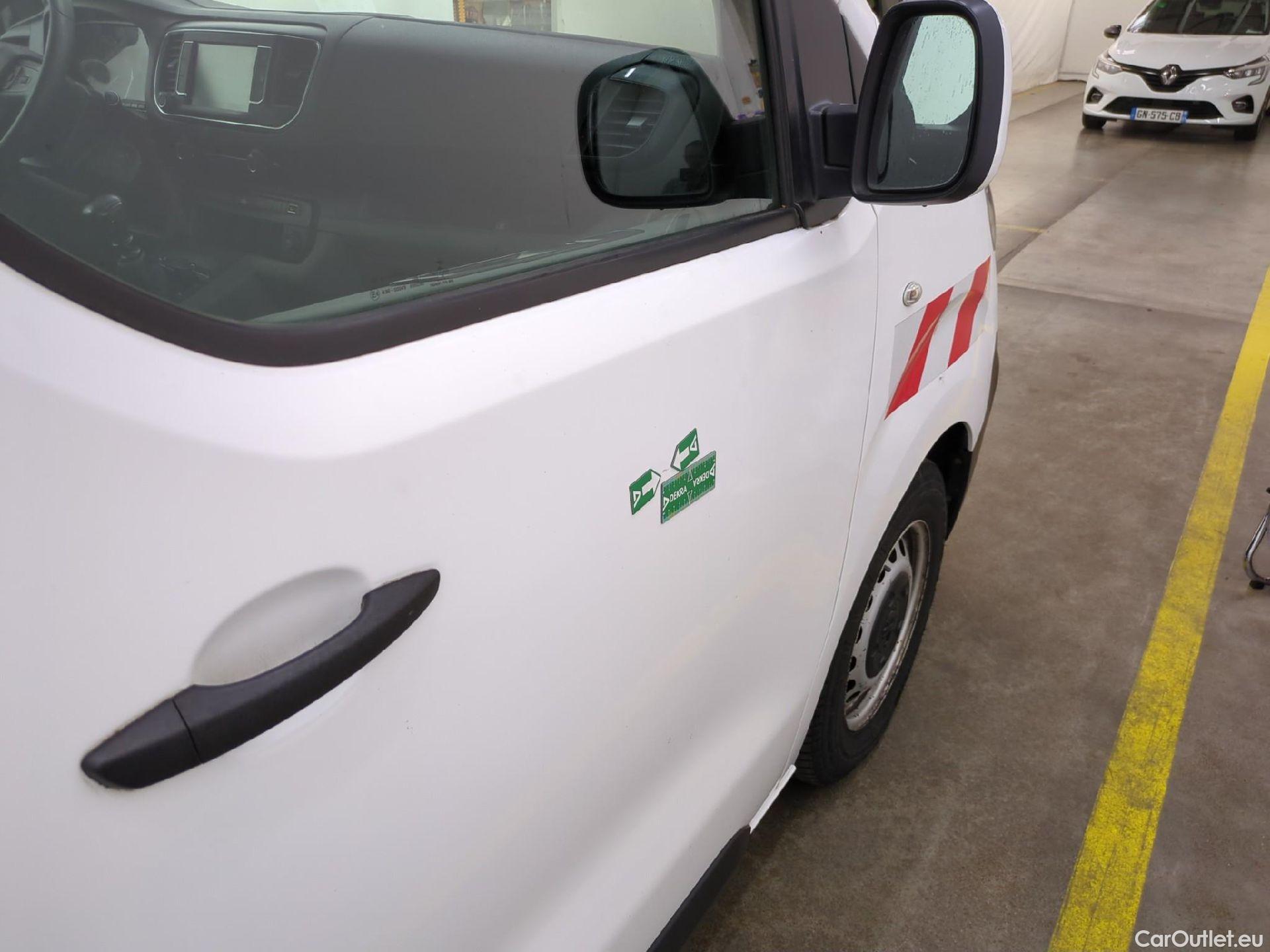  Peugeot  Expert PEUGEOT  VU 4p Fourgon BLUEHDI 120 S&S STANDARD PREMIUM PA #17