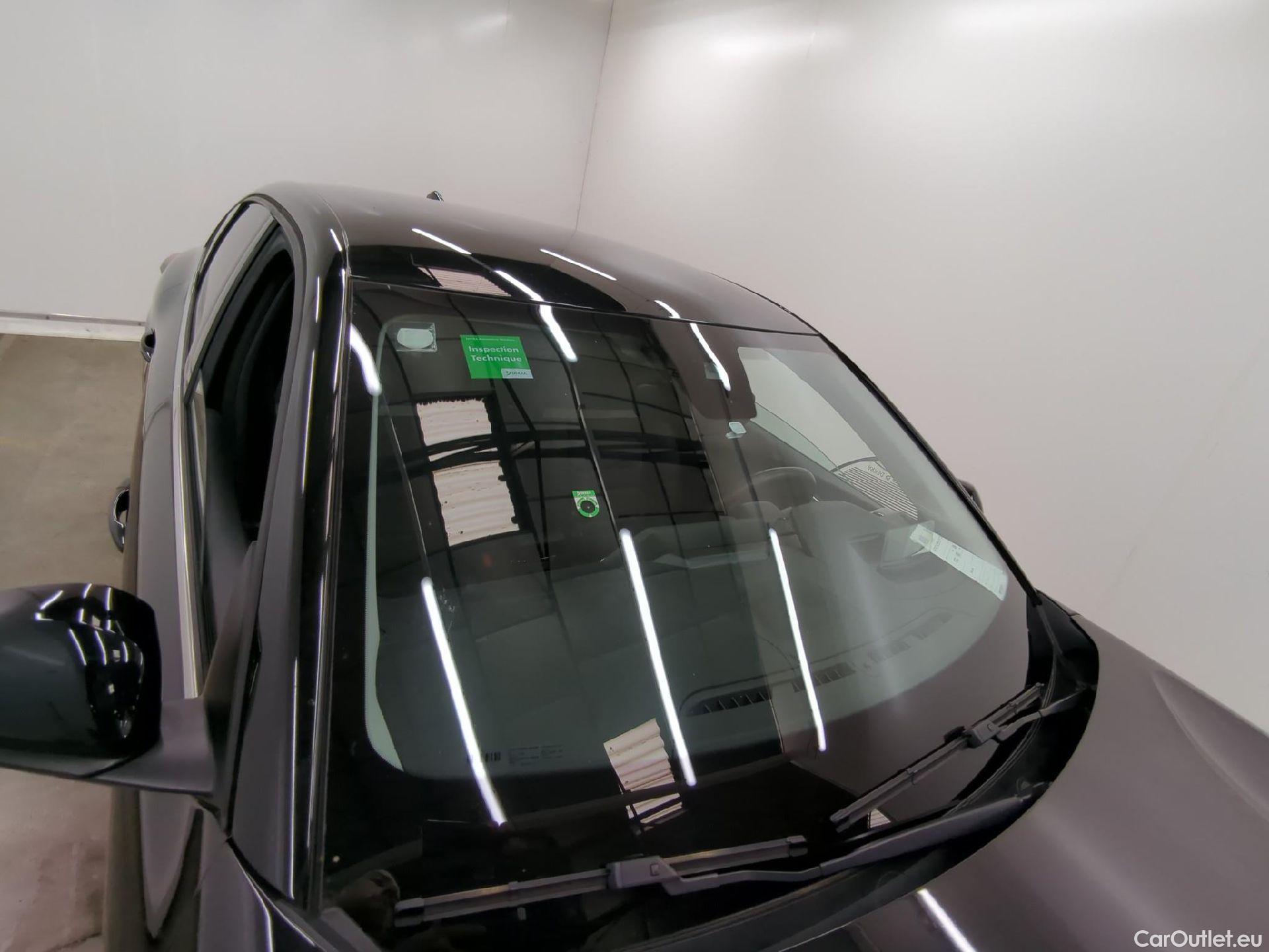  Citroen  C4 CITROEN  X / 2022 / 4P / Berline PureTech 130 S&S EAT8 Shine #1