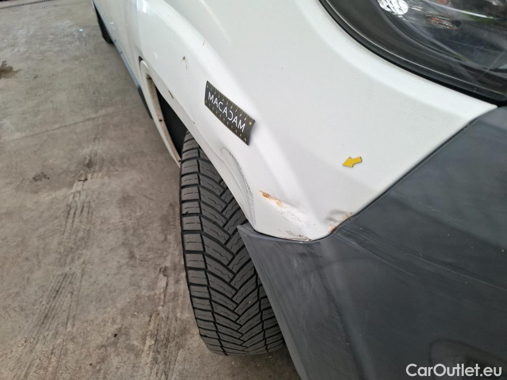  Peugeot  Boxer  VU 4p Fourgon vitré 2.0 BLUEHDI 130 PRO 335 L2H2 / TPMR #27