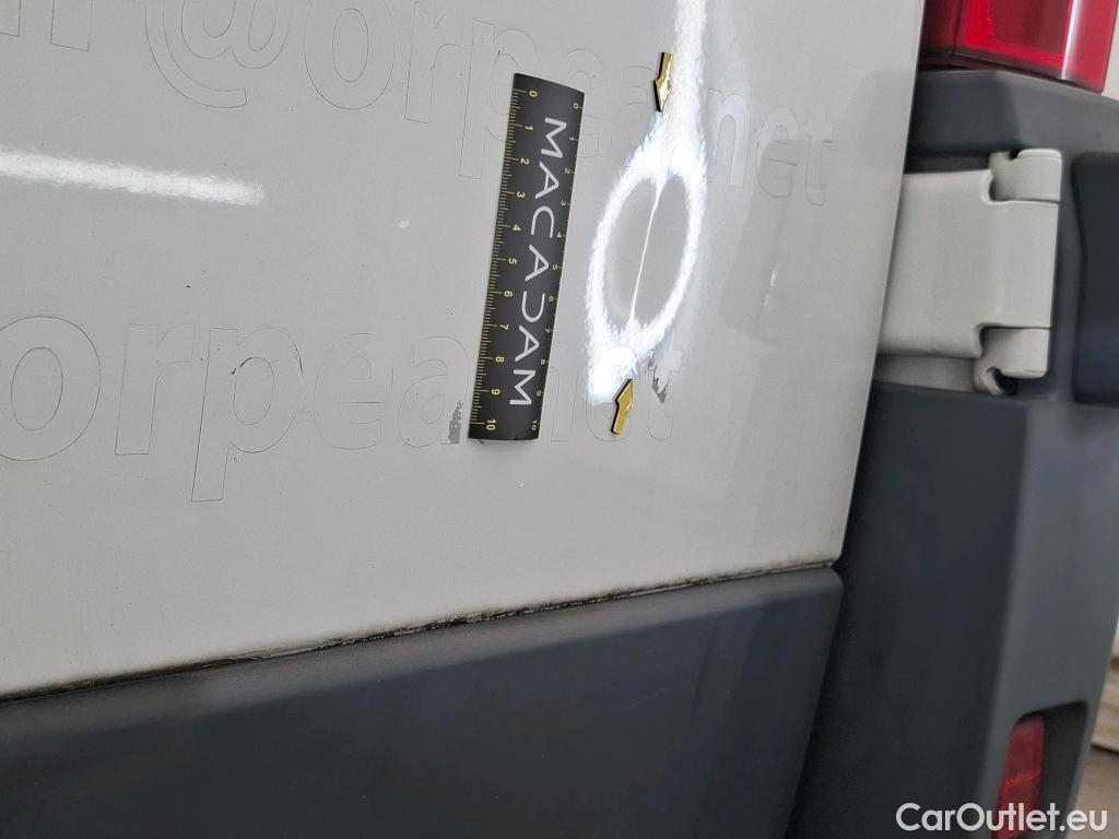  Peugeot  Boxer  VU 4p Fourgon vitré 2.0 BLUEHDI 130 PRO 335 L2H2 / TPMR #61