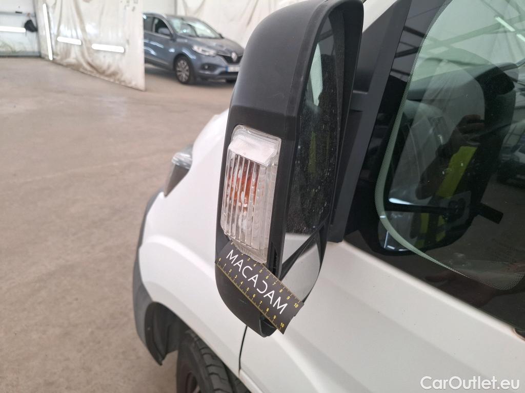  Peugeot  Boxer  VU 4p Fourgon vitré 2.0 BLUEHDI 130 PRO 335 L2H2 / TPMR #33